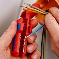 KNIPEX ErgoStrip Univerzální odizolovací nástroj verze pro praváky 135 mm