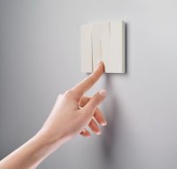 LIVING NOW STŘÍDAVÝ PŘEPÍNAČ Č.6, 10A AUTOMATICKÉ SVORKY 2 MODULY BTICINO