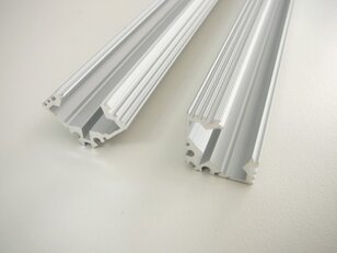 R4 -1m rohový plný ALU profil T-LED 09405