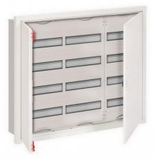 Zapuštěná rozvodnice ABB U43 -144M s dveřmi