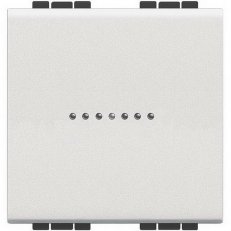 BTICINO LIVINGLIGHT SPÍNAČ Č.1 AXIÁLNÍ 2MODULOVÝ AUTOMATICKÉ SVORKY BÍLÁ