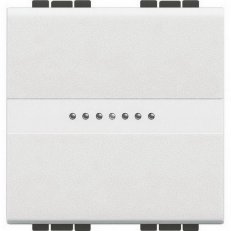 BTICINO LIVINGLIGHT TLAČÍTKO PODSVĚTLITELNÉ AXIÁLNÍ 2MOD AUTOMATICKÉ SVORKY BÍLÁ
