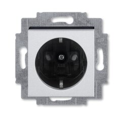 Zásuvka ABB LEVIT M s bočními kontakty bezšr titanová/kouř.černá 6620H-A07457 70