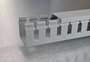 WAPRO W-A4080 rozvaděčový kanál,žebro 12 mm,výřez 8 mm,40 x 80 mm