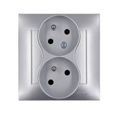 Zásuvka dvojnásobná s uzemněním, pootočená 16A, 250V, stříbrná matná