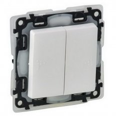 VALENA LIFE STŘÍDAVÝ PŘEPÍNAČ Č.6+6 IP44 BÍLÁ LEGRAND 752158