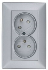 Zásuvka ČSN bezpečnostní clonka,dvojitá pootočená 45°,stříb. SCHRACK EV121062--