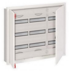 Zapuštěná rozvodnice ABB U43R3 -108M s dveřmi