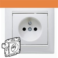 VA BÍLÁ ZÁSUVKA 2P+T CLONKY LEGRAND 774397RD