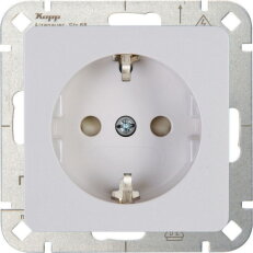 915013000 HK02 - Earthed socket outlet w