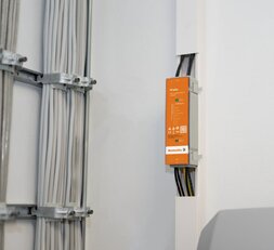 Kompaktní FV sdružovací skříň WEIDMÜLLER PVI DC 1I 1O 2MPP SPD1 MC4 10