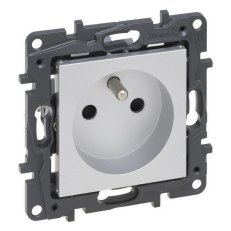 NILOÉ STEP ZÁSUVKA 2P+T S CLONKAMI HLINÍK LEGRAND 863333