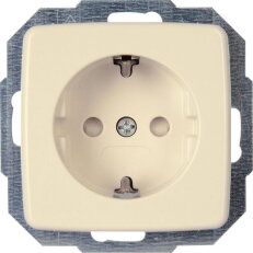920201084 Earthed socket outlet with shu