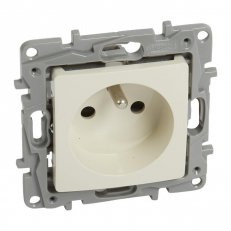NILOÉ ZÁSUVKA 2P+T 16A S CLONKAMI BÉŽOVÁ LEGRAND 764627