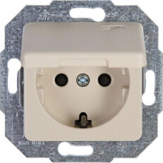 117101063 Earthed socket outlet with hin