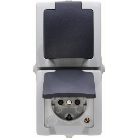 136956008 Double earthed socket outlet w