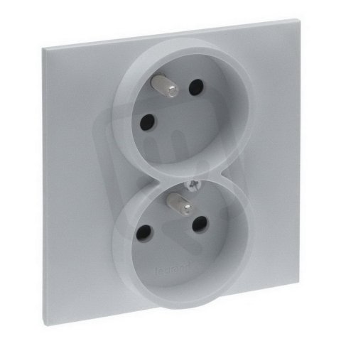 NILOÉ STEP ZÁSUVKA 2x2P+T S CLONKAMI HLINÍK LEGRAND 863327