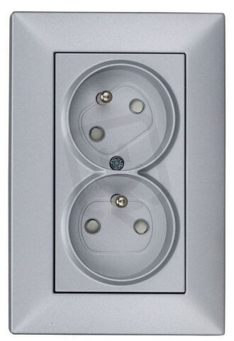 Zásuvka ČSN bezpečnostní clonka,dvojitá pootočená 45°,stříb. SCHRACK EV121062--