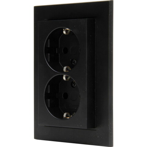 HK07 - Double earthed socket outlet with