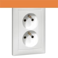 VA BÍLÁ ZÁSUVKA 2X2P+T CLONKY LEGRAND 774391RD