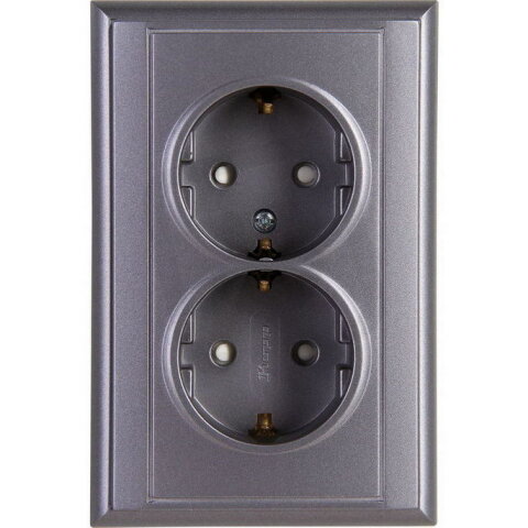 927615084 Double earthed socket outlet w