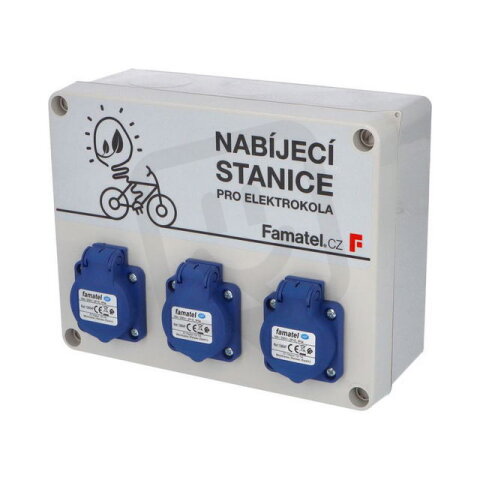 Nabíjecí stanice IP54 3x230V s ochr. kolíkem, 235x182x95mm, hladké boky 30710