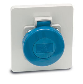 Deska 3916 zásuvka 230V/16A IP67 SCHUKO FAMATEL 3916