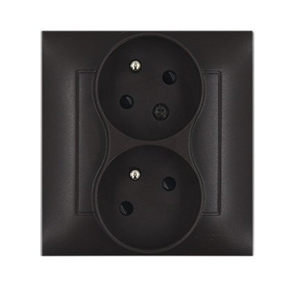 Zásuvka dvojnásobná s uzemněním, pootočená 16A, 250V, s clonkami, hnědá matná