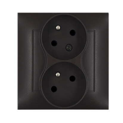 Zásuvka dvojnásobná s uzemněním, pootočená 16A, 250V~, hnědá matná metalizované