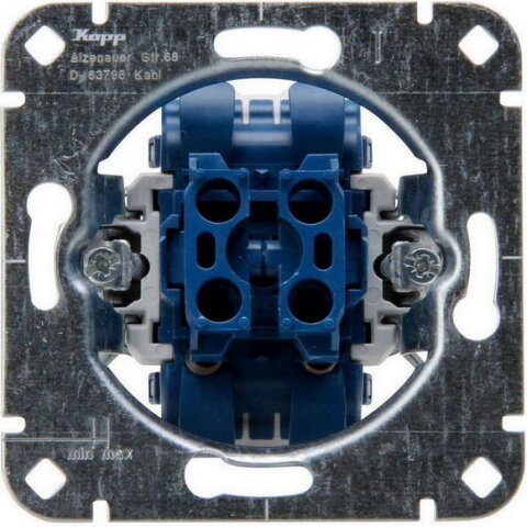 Series pushbutton switch socket